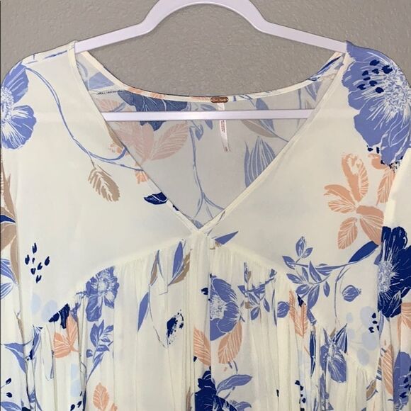 Free people flowy floral shirt, size S. - Picture 2 of 5